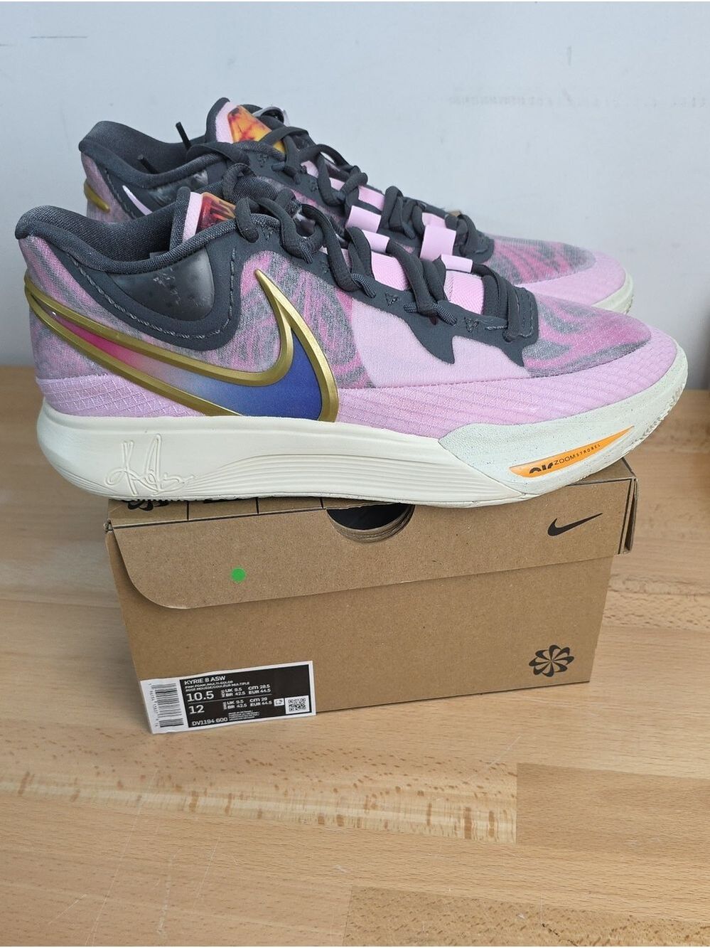 Nike Kyrie 8ASW  Pink and Gold Accent Running Sneakers 10.5 Men ,1648